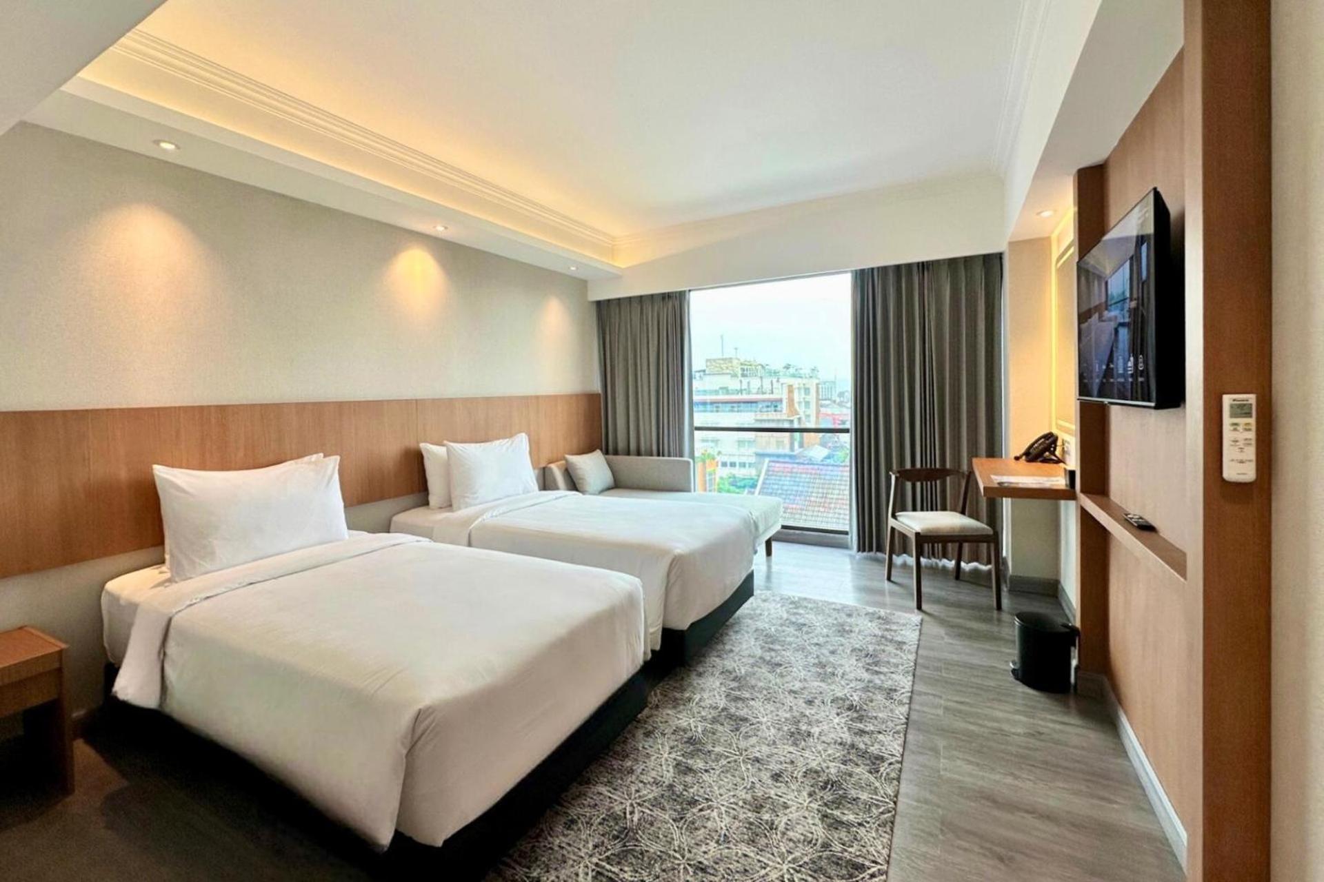 The Malioboro Hotel & Conference Center Джокьякарта Экстерьер фото